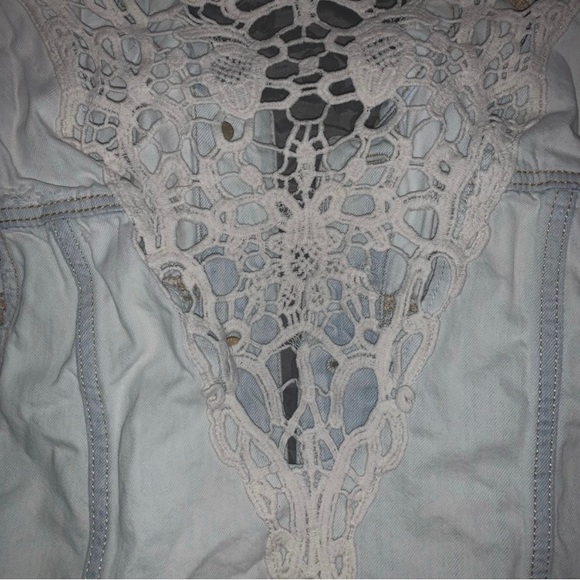 Women’s Distressed Jean Vest - Picture 3 of 11